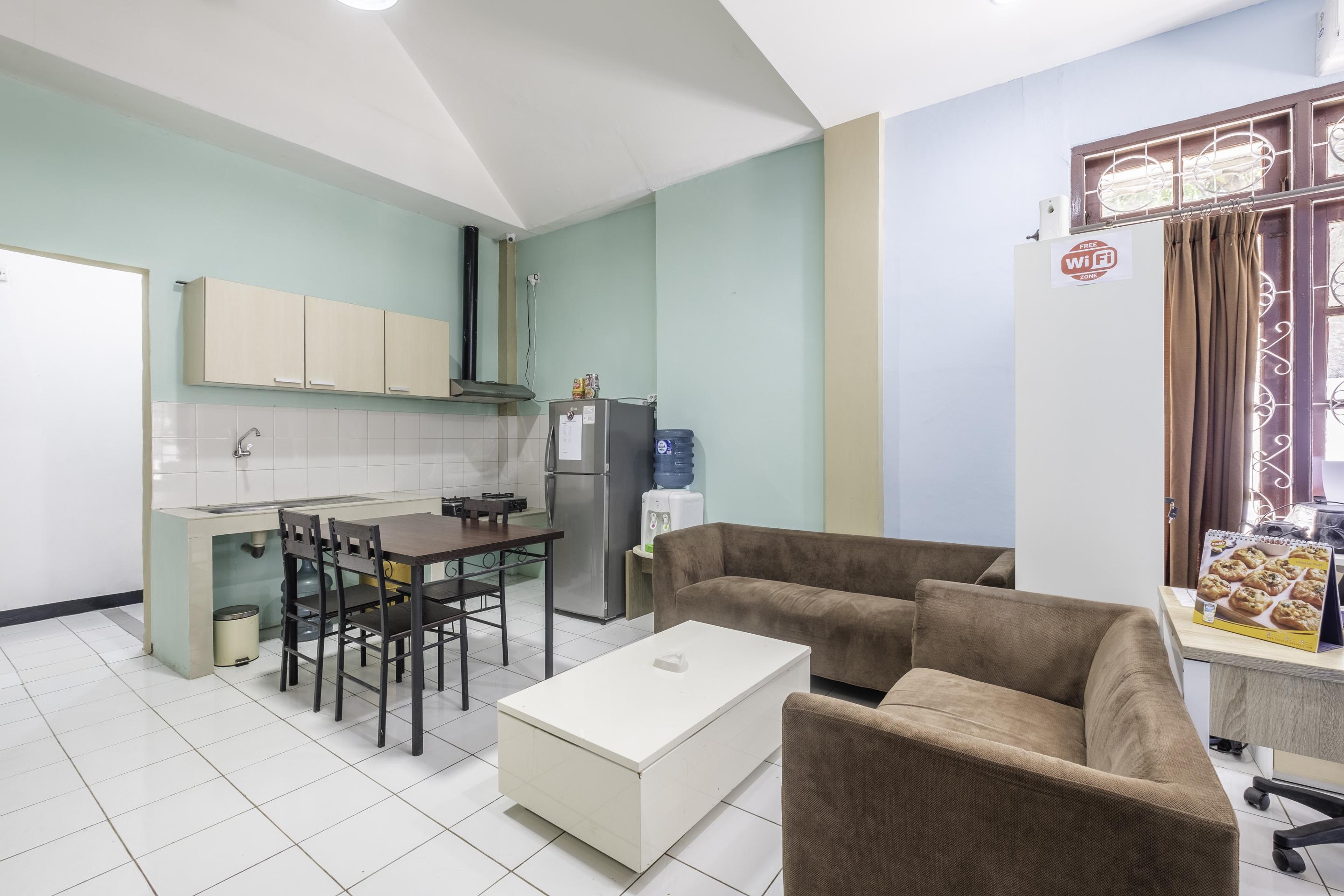 Super Oyo 1568 Stasiun Ka Cirebon Guest House Exteriér fotografie