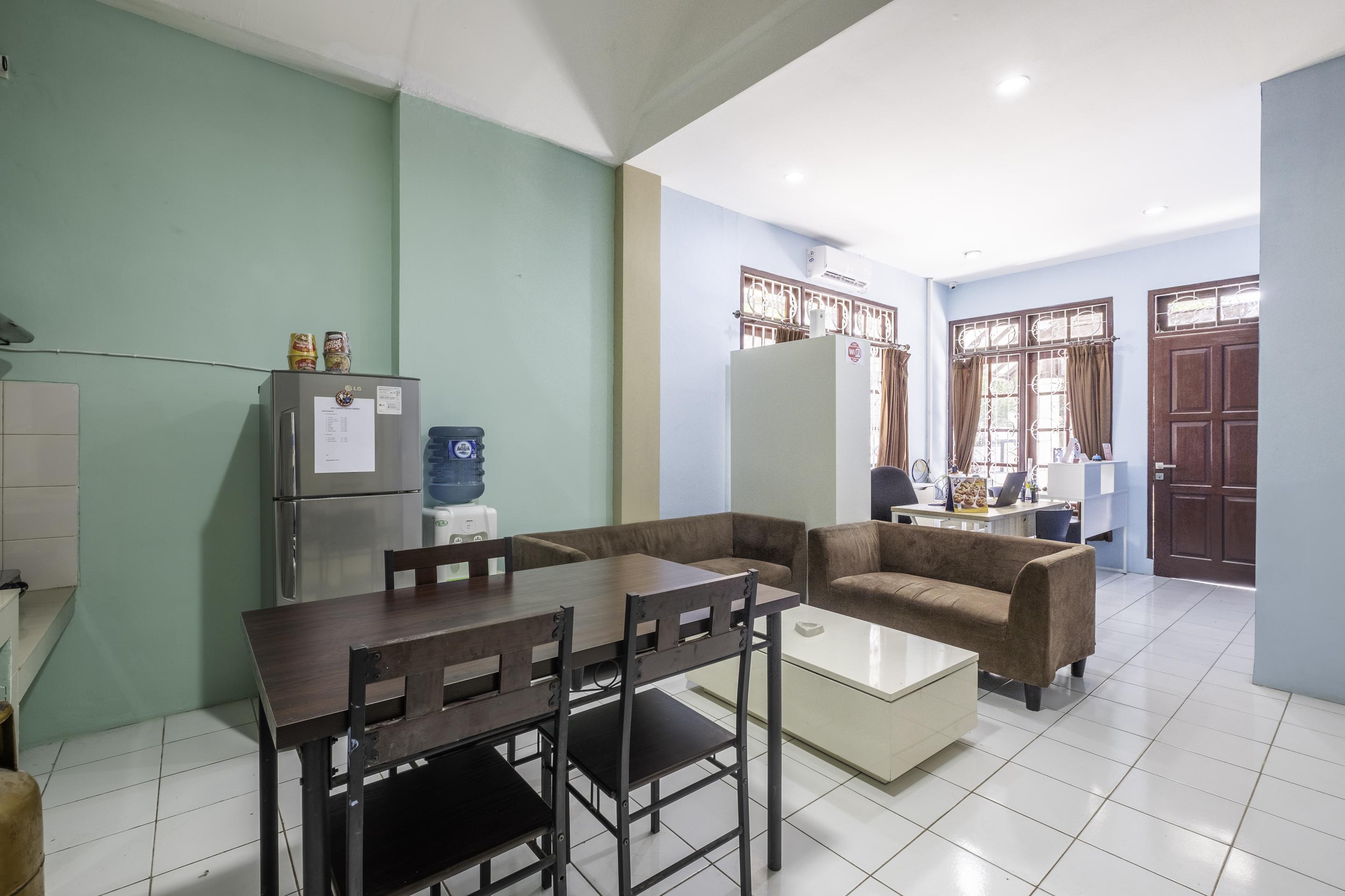 Super Oyo 1568 Stasiun Ka Cirebon Guest House Exteriér fotografie
